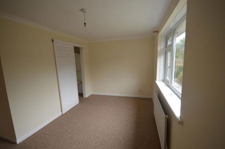 Bedruthan Avenue, Truro - Photo 4