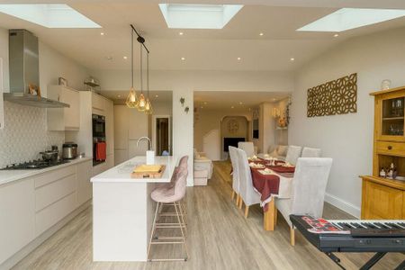 5 bedroom semi-detached house to rent - Photo 3
