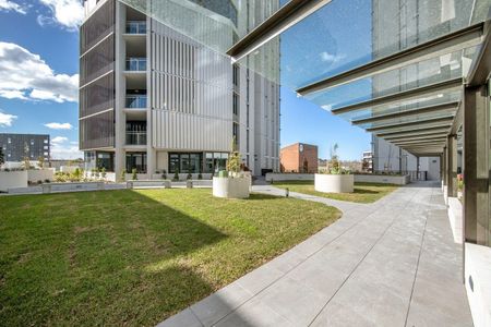 Sleek & Secure Apartment Close to Everything - Photo 2