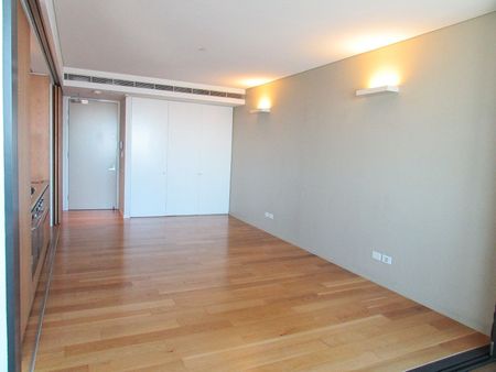 Luxury Two-Bedroom Apartment in Central Park Precinct - Unparalleled Lifestyle and Convenience - Photo 3