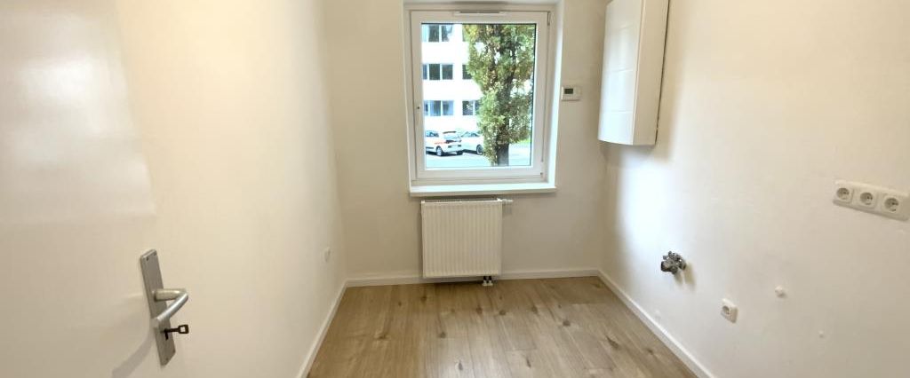Renovierte Erdgeschoss-Wohnung mit Tageslichtbad frei! - Foto 1