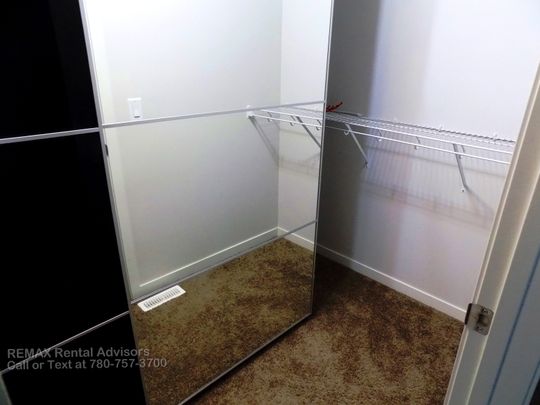 1404 25 Avenue Northwest - Photo 1
