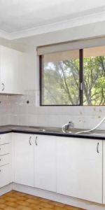 SPACIOUS TWO-BEDROOM APARTMENT! - Photo 3