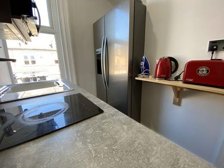 2 bedroom flat to rent - Photo 2