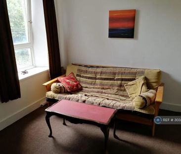 1 bedroom in a flat share to rent - Photo 2