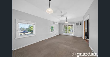 Spacious family home with generous shed and dedicated work from home office - Photo 4