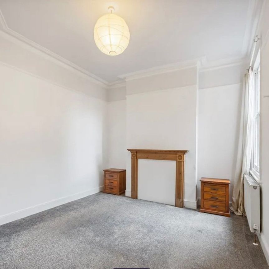 2 Bed Penthouse, St Marys Road, NW10 - Photo 1