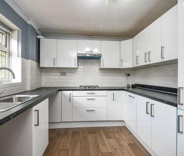 3 bedroom terraced house to rent - Photo 2