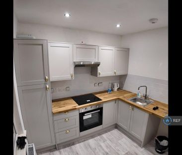 2 bedroom maisonette to rent - Photo 2