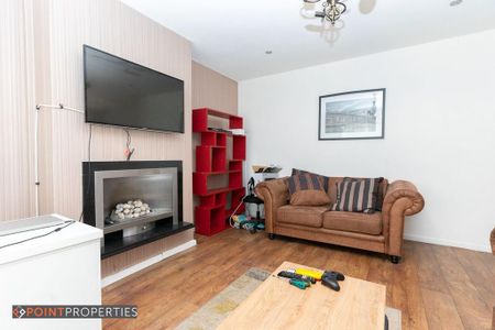 4 bedroom semi-detached house to rent - Photo 2