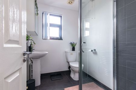 6 Bedroom Student home in Lenton Nottingham! 51 week contract! All bills inc and no fees! Room 5 - Photo 3