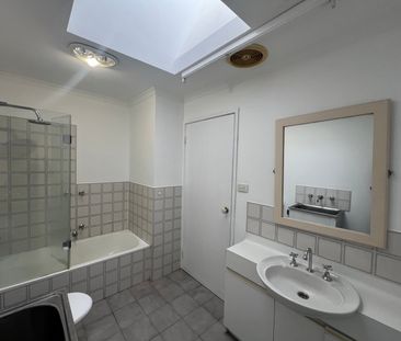 2/23 Station Road, Rosanna - Photo 2