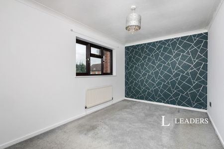 3 bedroom house to rent Hadlow Avenue, Eastbourne, BN23 - Photo 2