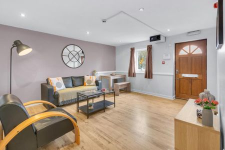 3 bedroom flat to rent - Photo 2