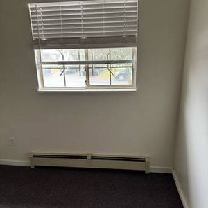 1 bedroom basment suite for rent - Photo 2