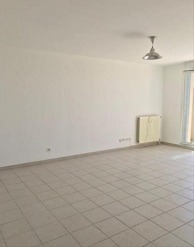 Appartement 3 pièces 66m2 MARSEILLE 13EME 914 euros - Photo 3