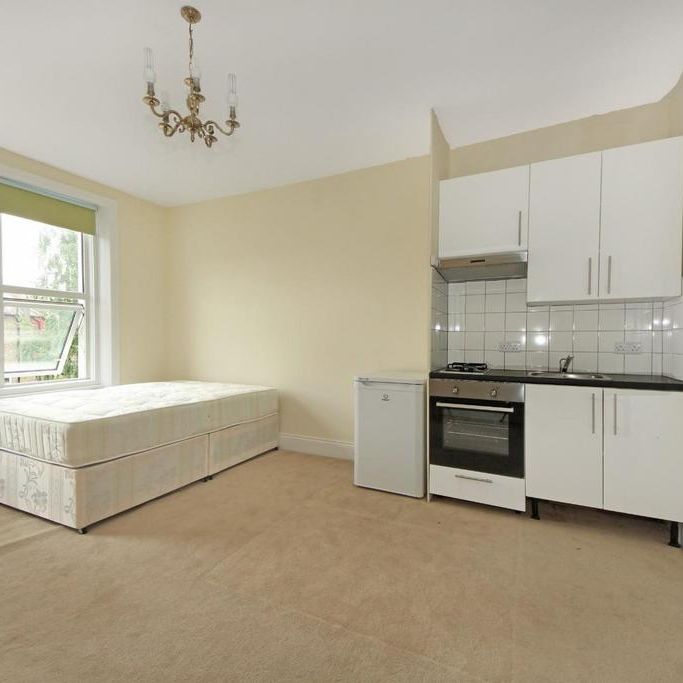 Studio to rent - Photo 1