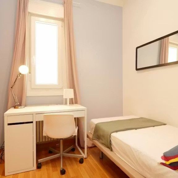 Carrer Gran de Gràcia, Barcelona, Catalonia 08012 - Photo 1