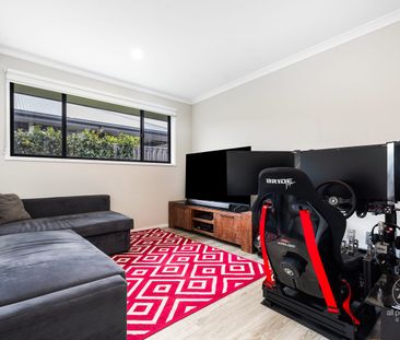 STUNNING FOUR BEDROOM FAMILY HOME IN PIMPAMA - Photo 6