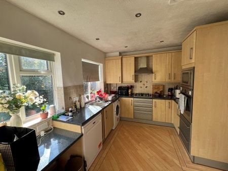 Worth 4 bedroom house to rent - Photo 3