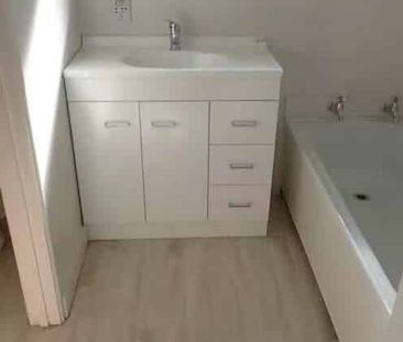 Tidy Two Bedroomed Unit - Photo 4