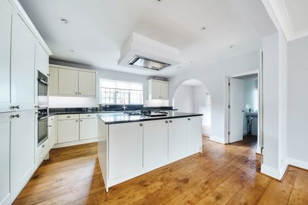 8 bedroom detached house to rent - Photo 2