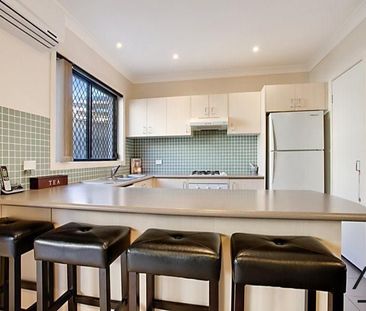 BEAUTIFULLY PRESENTED FAMILY HOME IN SOUGHT-AFTER WEST HOXTON - Photo 3