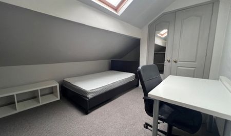 Spacious 6 bedroom House with 2 bathrooms - Photo 4