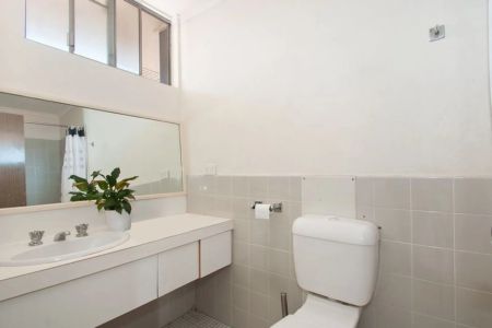 Inner-City Lifestyle Living in the Heart of West End - Photo 4