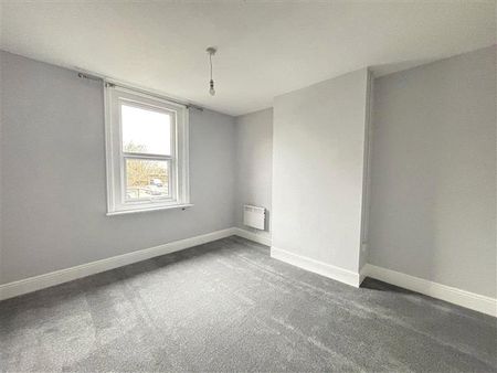 3 bedroom flat to rent - Photo 2