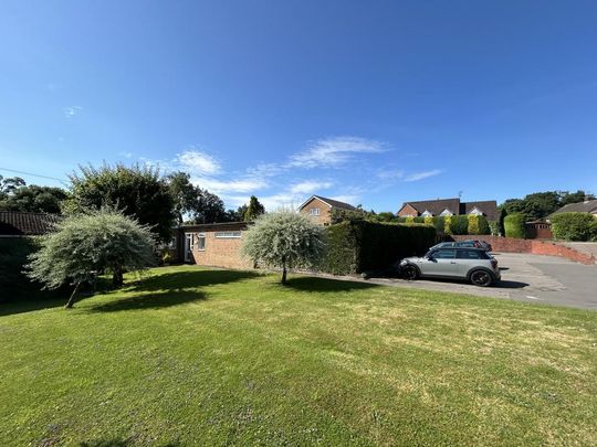 2 bedroom bungalow to rent - Photo 1
