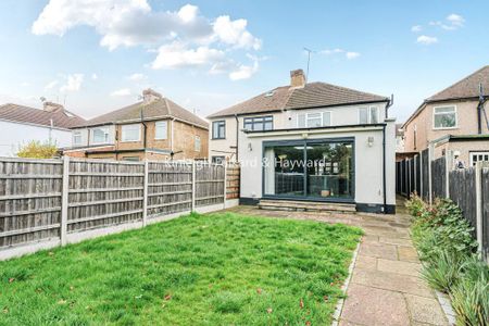 3 bedroom semi-detached house to rent - Photo 2