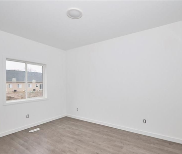 For Lease - 369 CHAFFEY Street, Welland, Ontario - Photo 5