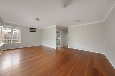 8 Windsor Ave, McKinnon VIC 3204 - House For Rent | Domain - Photo 4