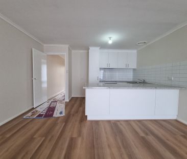 2 Bedroom Unit Freshly Renovated inside - Photo 4