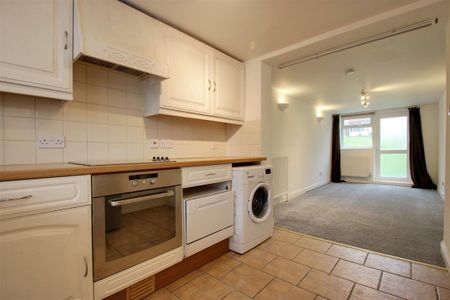 Wensleydale, Hemel Hempstead - Photo 2