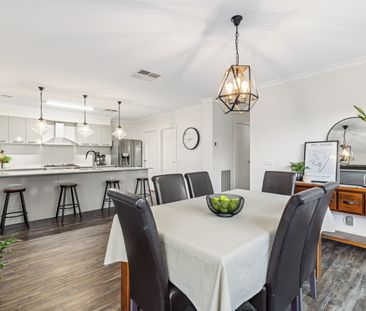 SPACIOUS FAMILY HOME WITH MULTIPLE LIVING AREAS - Photo 4