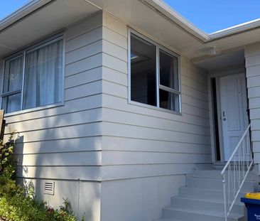 Recently Renovated, Unique Home, Ideal for Extended Family, Fully F... - Photo 3