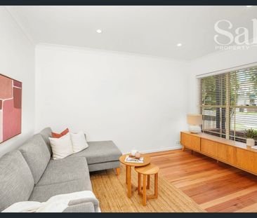 Fresh & Bright Hamilton South Duplex - Photo 2