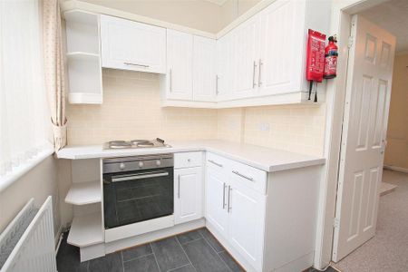2 bedroom terraced house to rent - Photo 4