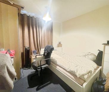 Nobles Way, Egham, Surrey, TW20 9RJ - Photo 3