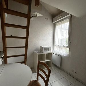 Location Appartement RENNES / Quartier Centre - Photo 2