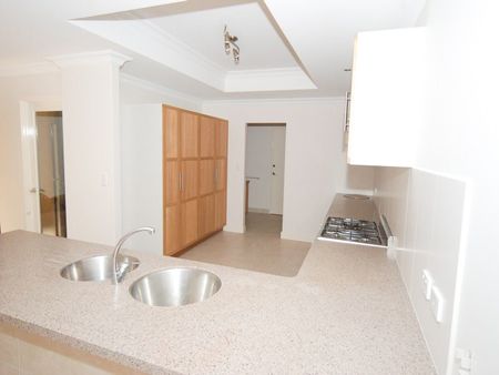 2/5 Elizabeth Street, Maylands WA 6051 - Photo 5