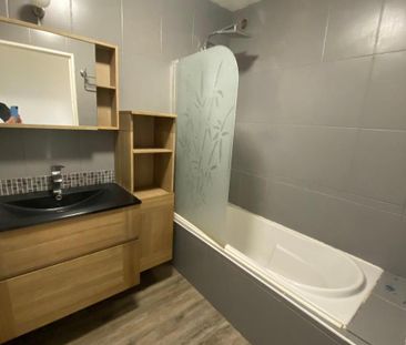 Location Appartement 3 pièces 71m² DECINES CHARPIEU 69150 - Photo 6