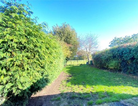 A charming Grade II listed cottage situated in the heart of the Kent countryside. - Photo 5