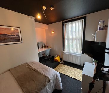 5 Bed Terraced House, Grimthorpe Street, LS6 - Photo 2