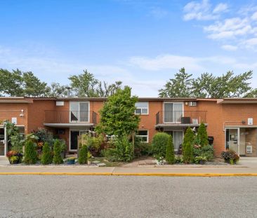 Empress Court Apartments — 1 Bedroom, 1 Bath - Photo 1