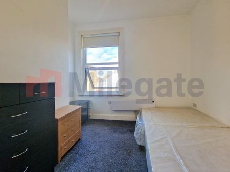 3 bedroom flat to rent - Photo 4