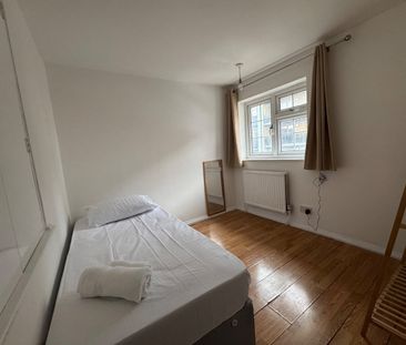 3 Bed Terraced House, Shirley St, E16 - Photo 5