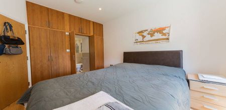 3 Bedroom, 2 bath, 1 reception Flat - Photo 3